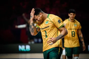 Seleção masculina de vôlei do Brasil perde para a Itália em amistoso na Europa